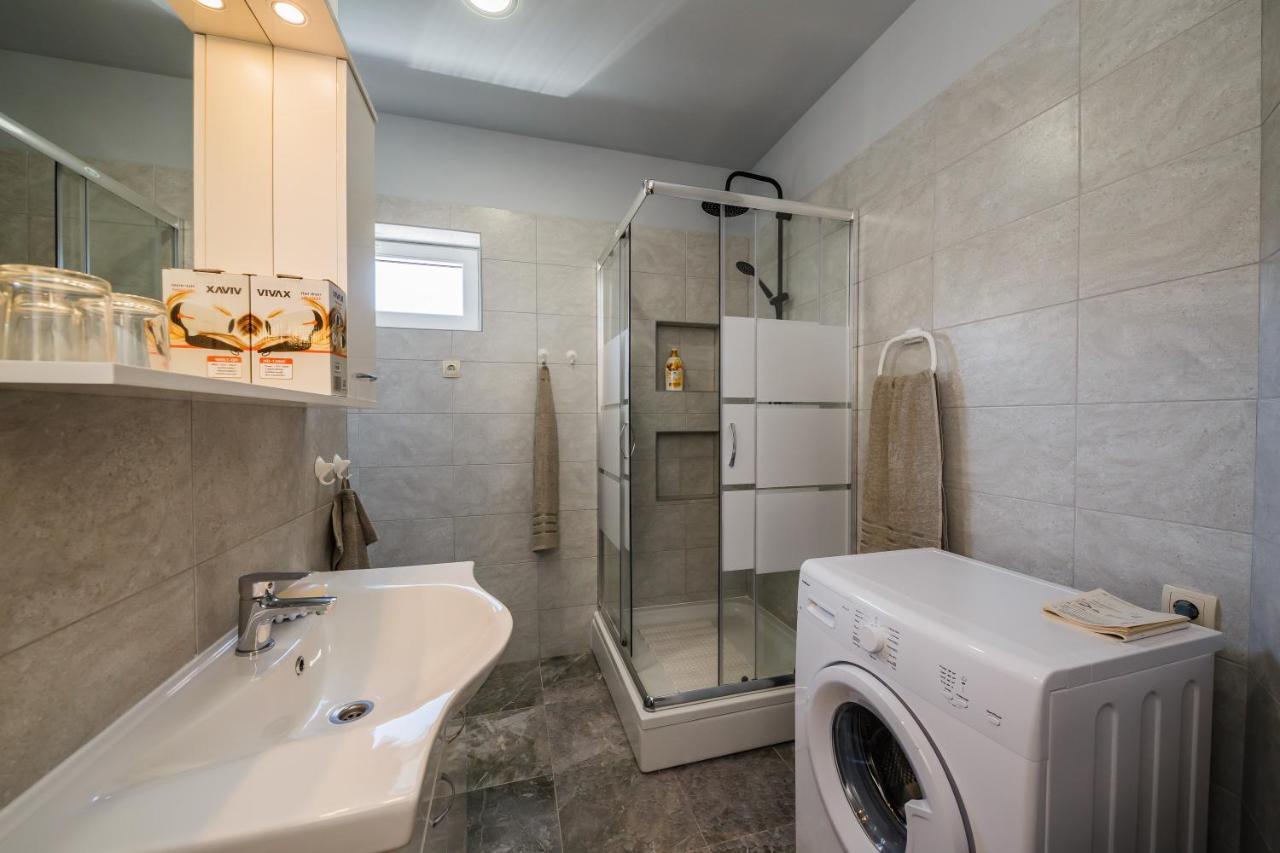 Apartment Andriana With Outdoor Pool Kastela Exterior photo